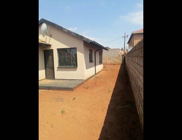 2 BEDROOM HOUSE FOR SALE IN PROTEA GLEN